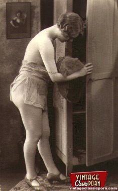 Vintage chicks in their underwear in the th - XXX Dessert - Picture 4