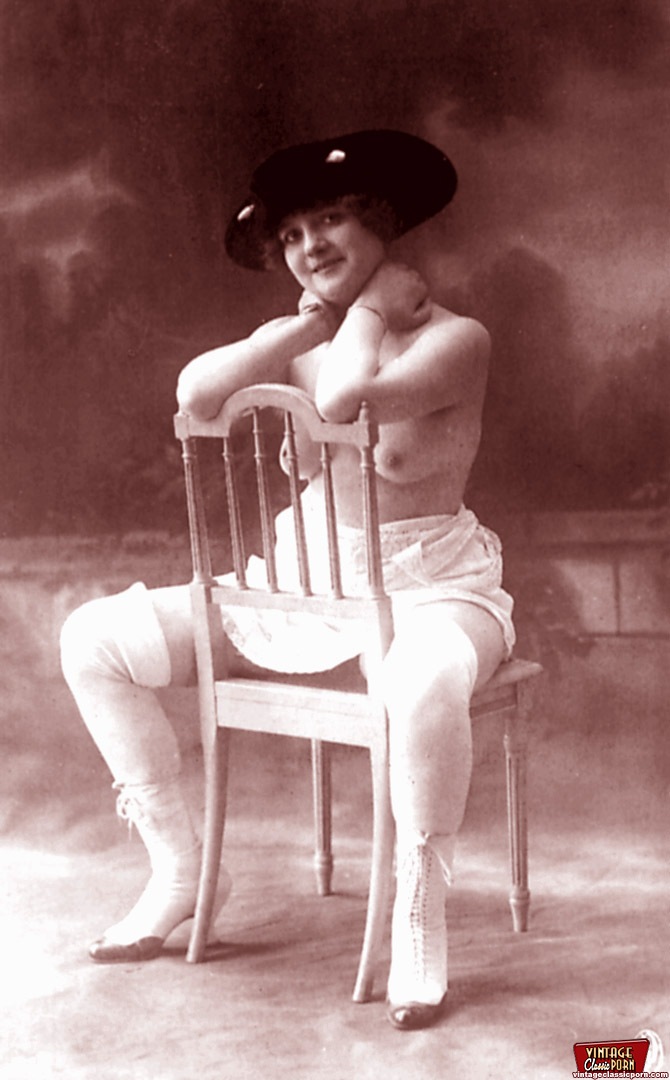 Vintage chicks in their underwear in the th - XXX Dessert - Picture 8