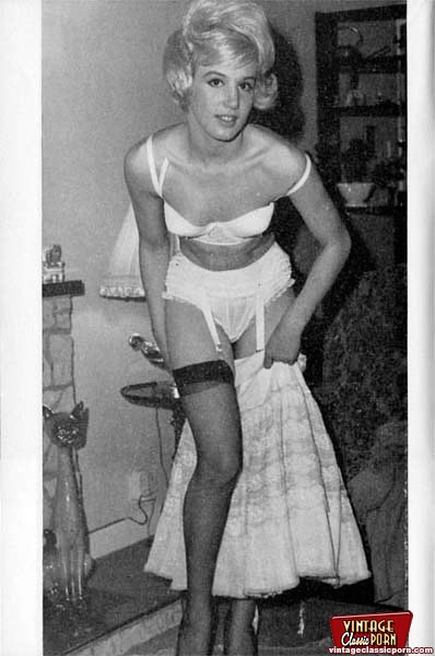 Daring vintage blonde girls posing naked in - XXX Dessert - Picture 2