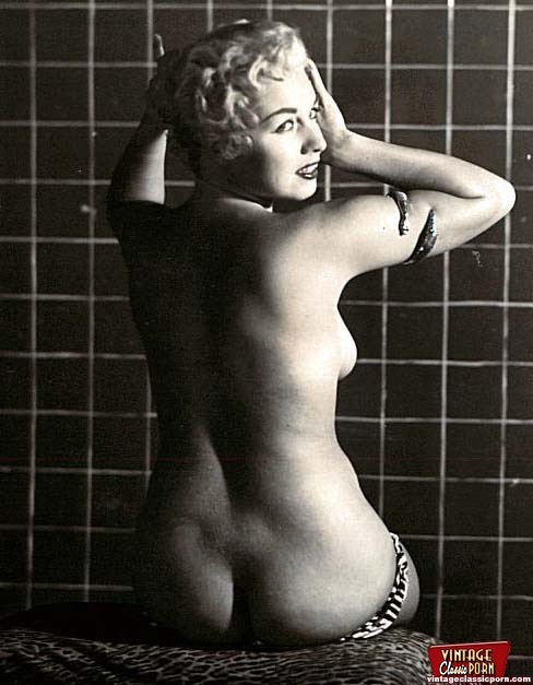 Daring vintage blonde girls posing naked in - XXX Dessert - Picture 12