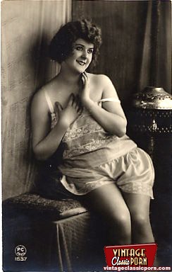 Pretty vintage beauties wearing underwear i - XXX Dessert - Picture 8