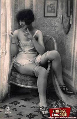 Pretty vintage beauties wearing underwear i - XXX Dessert - Picture 11