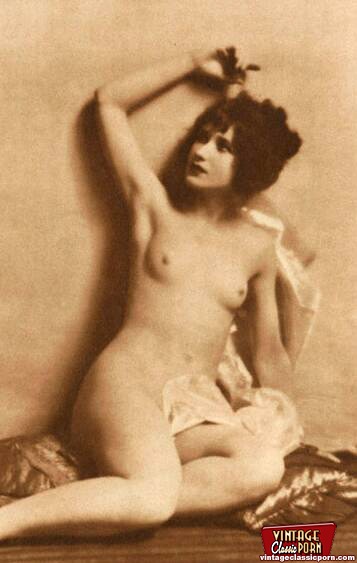 Nearly naked vintage horny chicks posing in - XXX Dessert - Picture 3