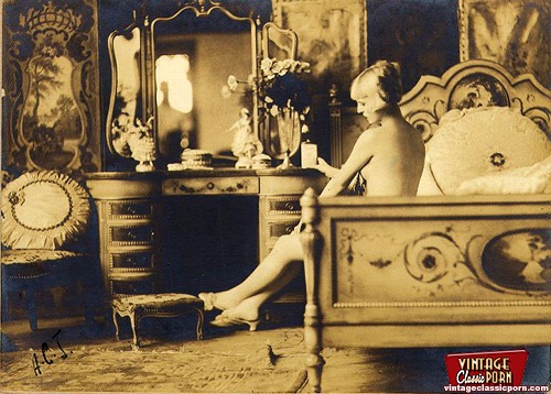 Sexy horny vintage chicks posing at home in - XXX Dessert - Picture 9