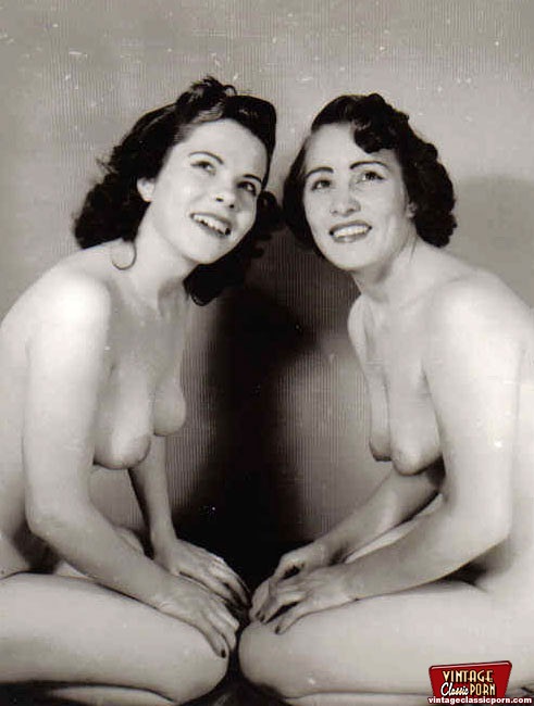 Multiple sexy vintage ladies posing naked i - XXX Dessert - Picture 5