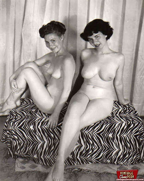 Multiple sexy vintage ladies posing naked i - XXX Dessert - Picture 8