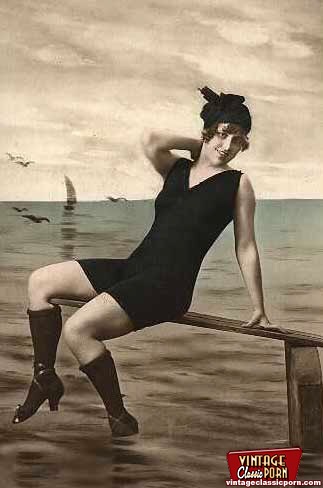 Horny vintage beauties taking a hot bath in - XXX Dessert - Picture 4