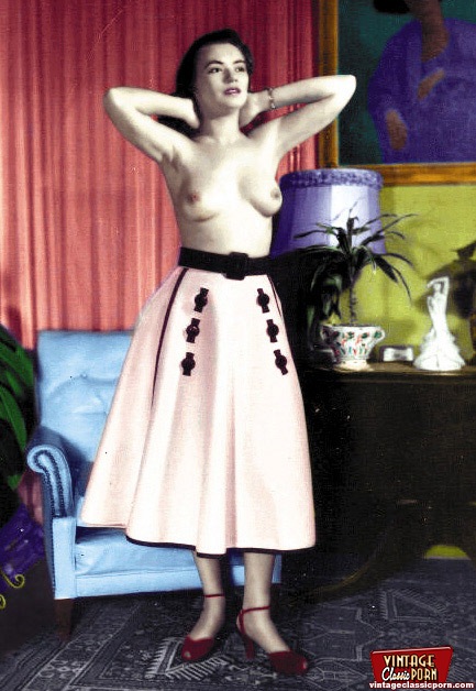 Beautiful vintage chicks standing naked in  - XXX Dessert - Picture 4