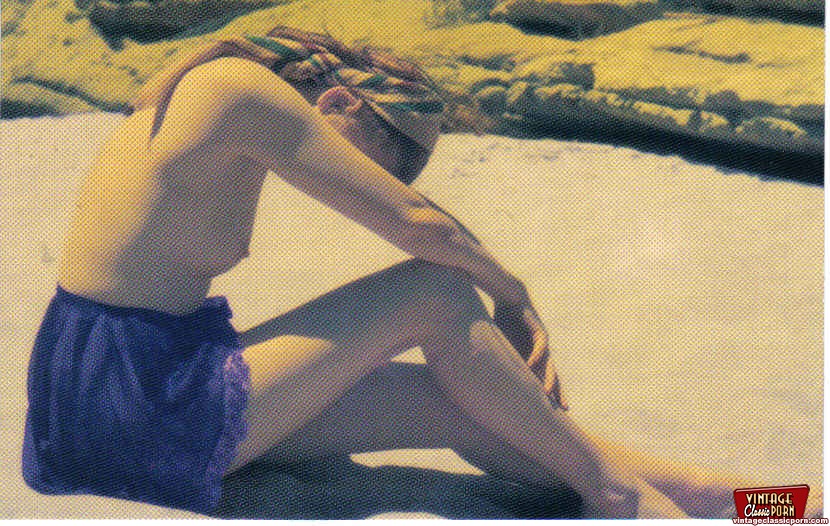 Beautiful vintage chicks standing naked in  - XXX Dessert - Picture 8