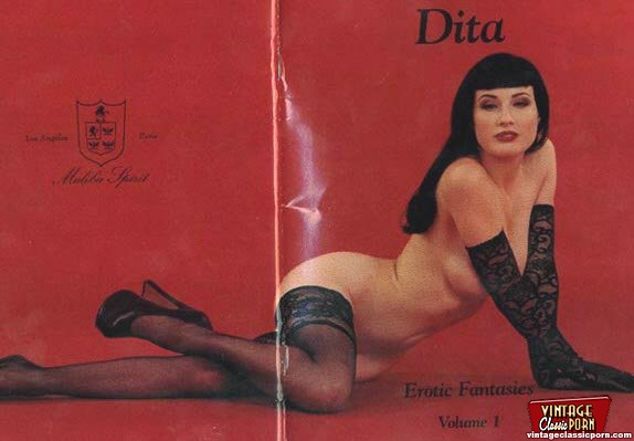 Beautiful vintage chicks standing naked in  - XXX Dessert - Picture 12