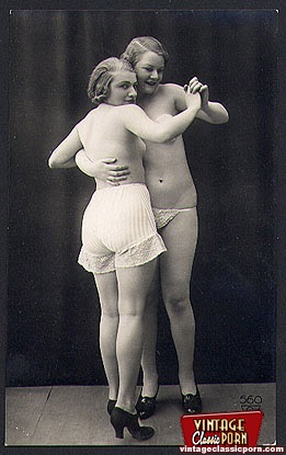 Vintage lesbian nude chicks enjoy posing in - XXX Dessert - Picture 5