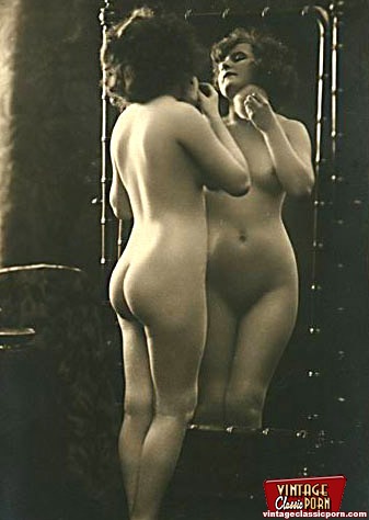 Vintage naked ladies looking in a mirror in - XXX Dessert - Picture 1