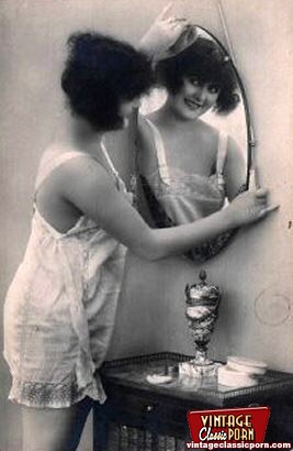 Vintage naked ladies looking in a mirror in - XXX Dessert - Picture 3