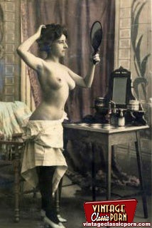 Vintage naked ladies looking in a mirror in - XXX Dessert - Picture 11