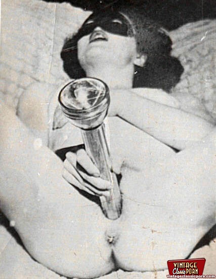 Horny kinky vintage naked chicks in the dar - XXX Dessert - Picture 10