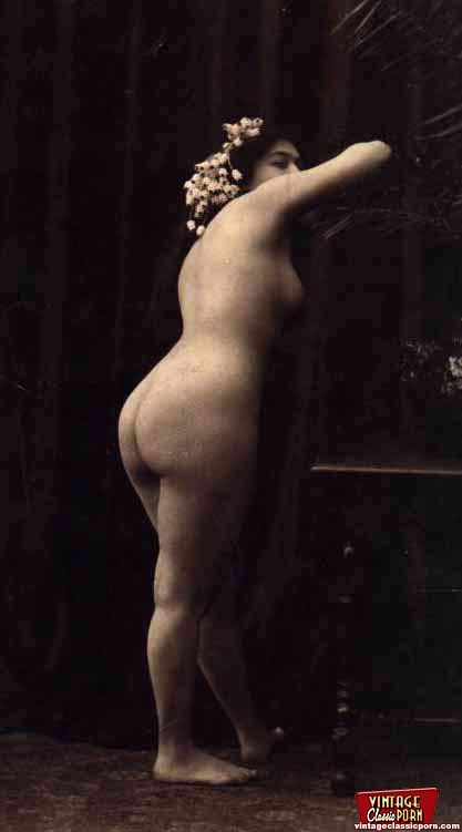 Naked anonymous girls hiding their face in  - XXX Dessert - Picture 9