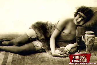 Several vintage chicks wearing stockings in - XXX Dessert - Picture 1