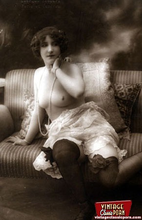 Several vintage chicks wearing stockings in - XXX Dessert - Picture 2