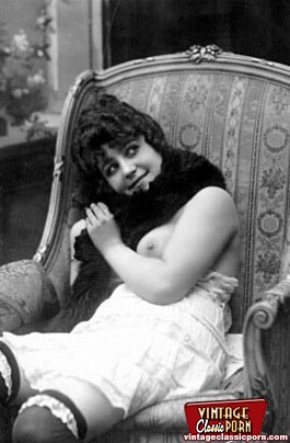 Vintage chicks in garters posing in the twe - XXX Dessert - Picture 9