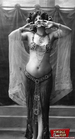 Daring vintage girls wear exotic costumes i - XXX Dessert - Picture 2