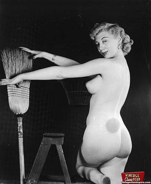 Vintage chicks showing sexy round bottoms i - XXX Dessert - Picture 6