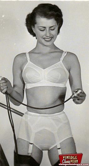 Hot vintage girls wearing very sexy garters - XXX Dessert - Picture 10