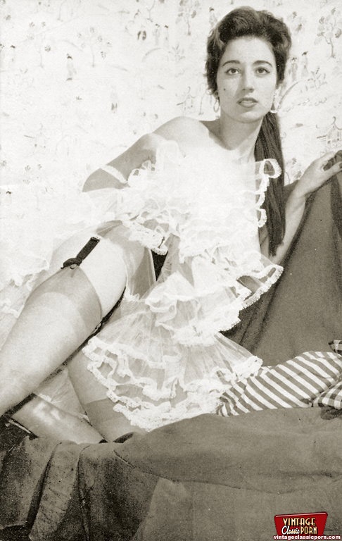 Hot vintage girls wearing very sexy garters - XXX Dessert - Picture 11