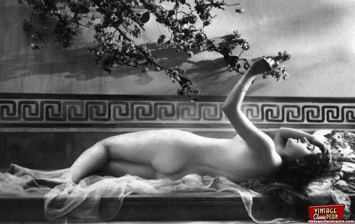A couple of real vintage reclining ladies i - XXX Dessert - Picture 2