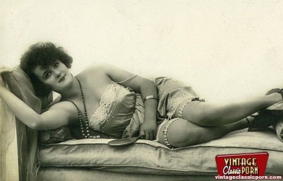 A couple of real vintage reclining ladies i - XXX Dessert - Picture 6