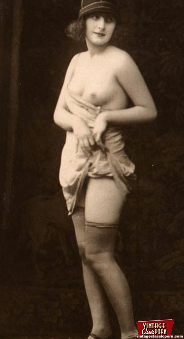 Real vintage women with big hats from the t - XXX Dessert - Picture 2