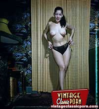 Horny vintage cuties posing naked in the go - XXX Dessert - Picture 3