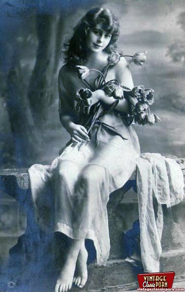 Some vintage naked girls wearing flowers in - XXX Dessert - Picture 7
