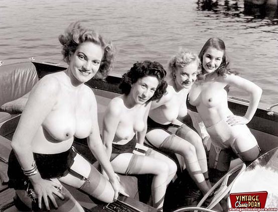 Some real vintage hairy outdoor girls posin - XXX Dessert - Picture 3