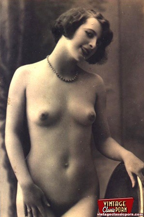 Several sexy vintage chicks posing naked du - XXX Dessert - Picture 3