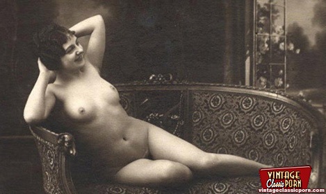 Several sexy vintage chicks posing naked du - XXX Dessert - Picture 11