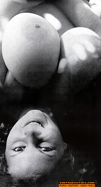 Hairy pussy retro babe exposing her epic bo - XXX Dessert - Picture 3