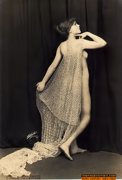 Check out lusty vintage girl exposing their - XXX Dessert - Picture 5