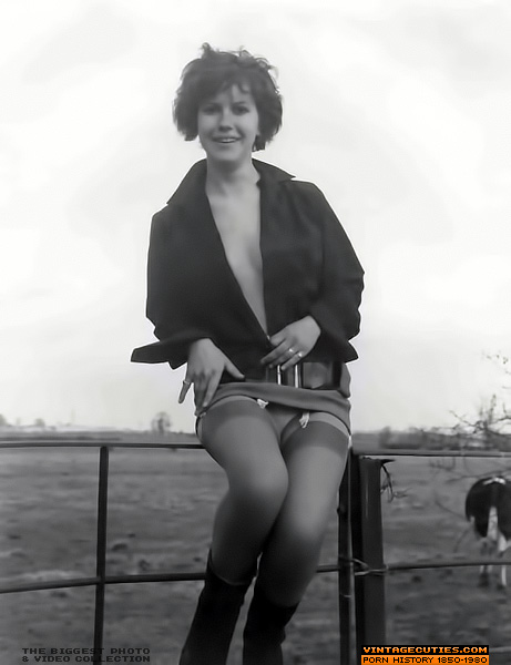 Adorable vintage hotties exposing their nat - XXX Dessert - Picture 6