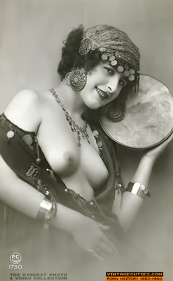 Vintage sexy shaped girl looks so seductive - XXX Dessert - Picture 9
