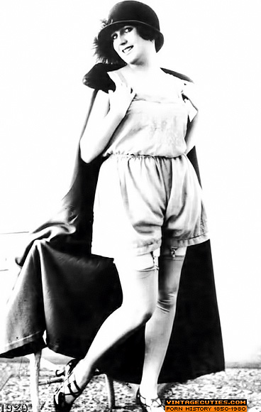 Check out sexy shaped vintage babes going w - XXX Dessert - Picture 9