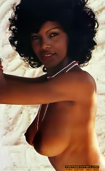 Vintage Ebony Girls - Irresistible ebony retro stunner posing in - XXX Dessert ...