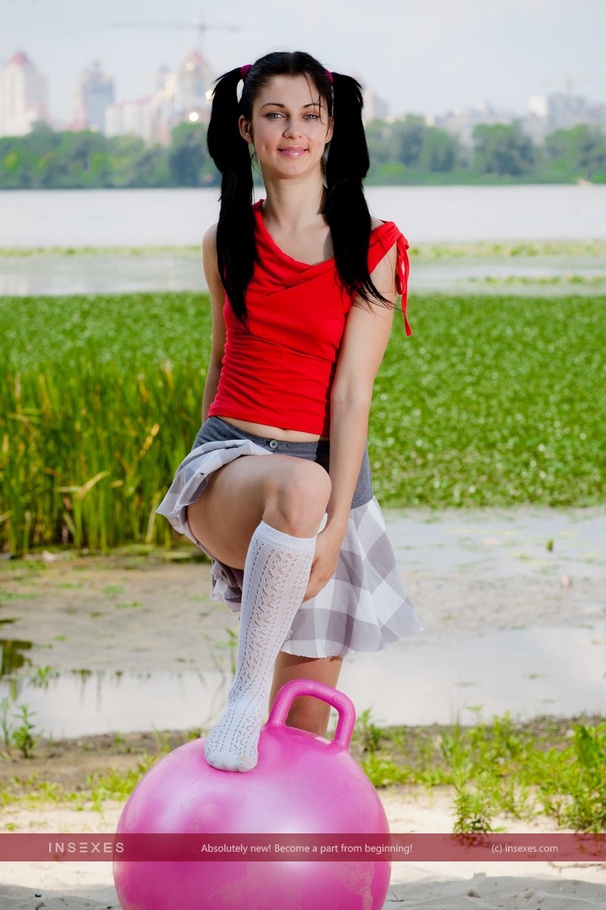 This black haired teen loves exposing her l - XXX Dessert - Picture 1