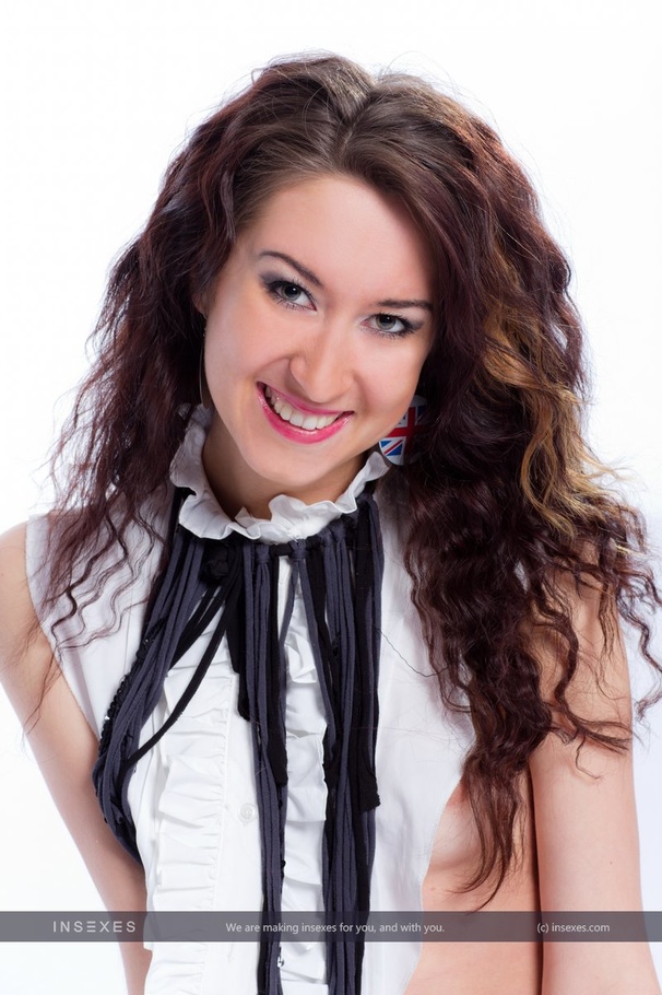 Magnificent brunette teen displaying her go - XXX Dessert - Picture 6