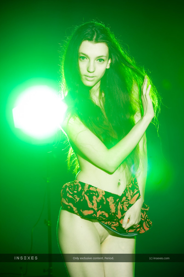 Brunette beauty exposing her gorgeous body  - XXX Dessert - Picture 5