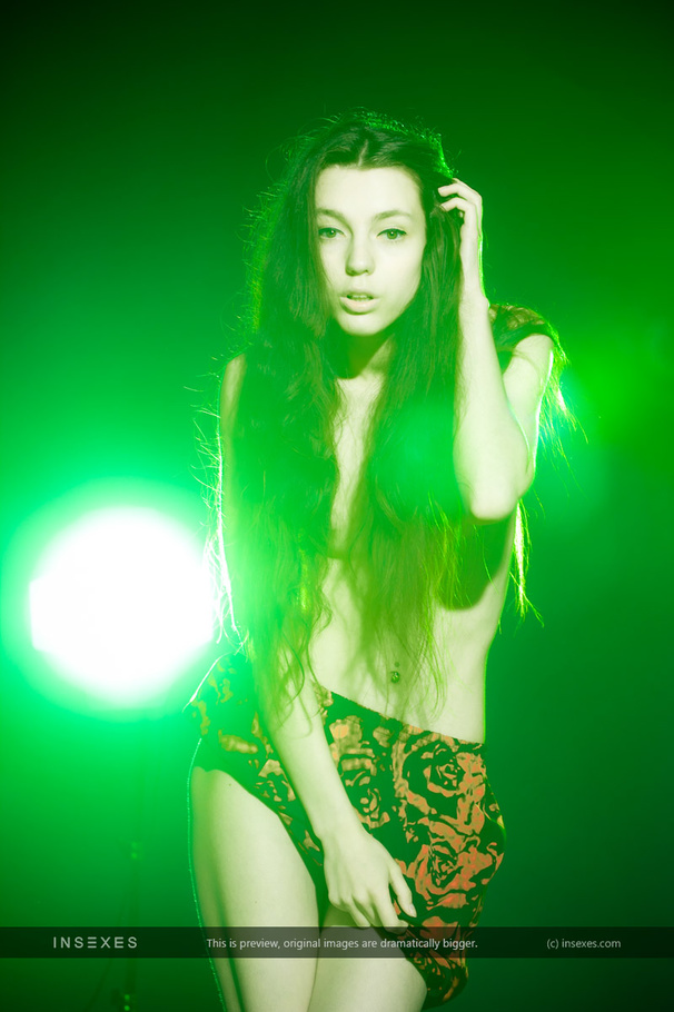 Brunette beauty exposing her gorgeous body  - XXX Dessert - Picture 6