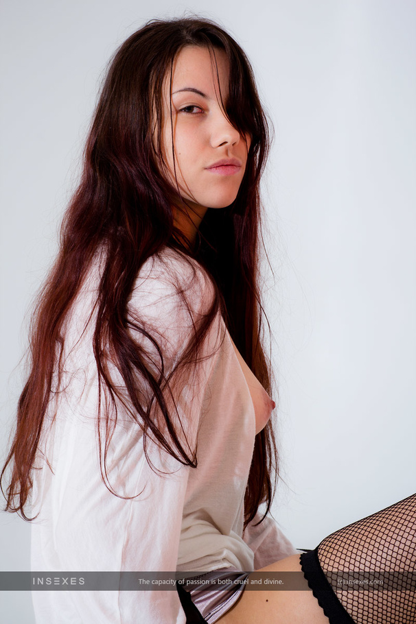 Magnificent black haired beauty exposing he - XXX Dessert - Picture 8