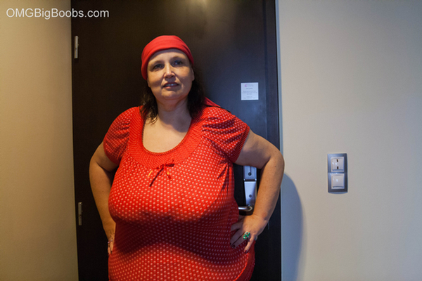 Naughty mature chick in a red blouse and bandana - Picture 1