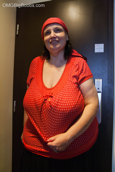 Naughty mature chick in a red blouse and bandana - Picture 5