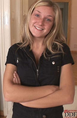 Petite latina babe posing in sexy black tra - XXX Dessert - Picture 1