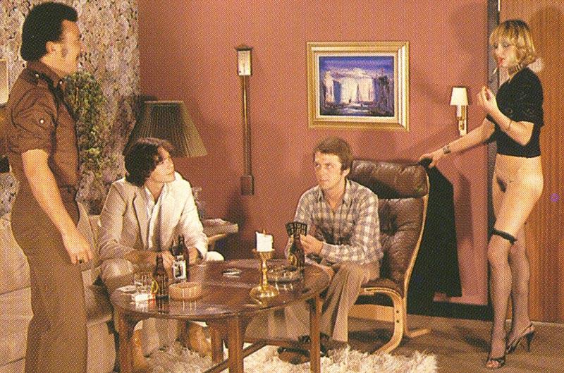 Curvy blonde housewife in fishnet stockings - XXX Dessert - Picture 3